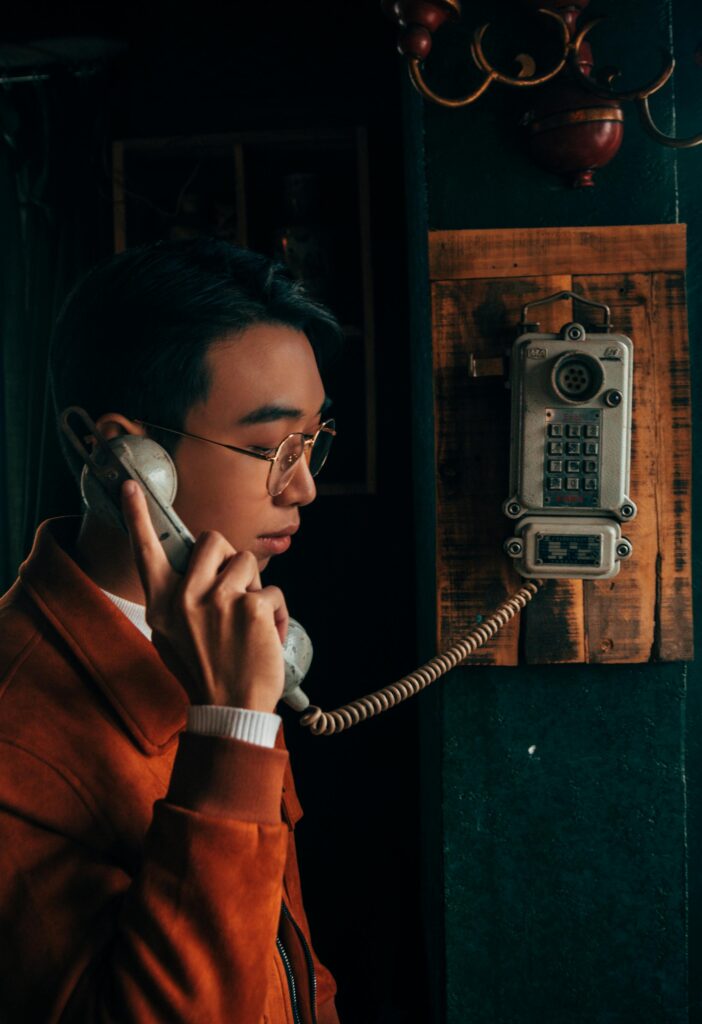 pexels-photo-851584-851584 A young man using a vintage rotary phone indoors in Đống Đa, Hanoi.